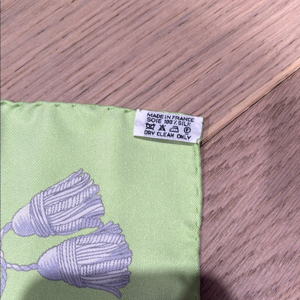 Hermès Silk Scarf with Green and Orange Design - Picture 2 of 6